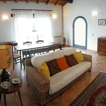 Agriturismo-r&b Corte Dei Gioghi Farm stay