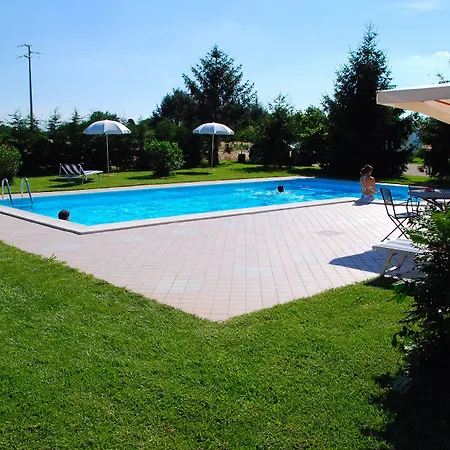 مزرعة للإقامة Agriturismo-r&b Corte Dei Gioghi فيرّارا