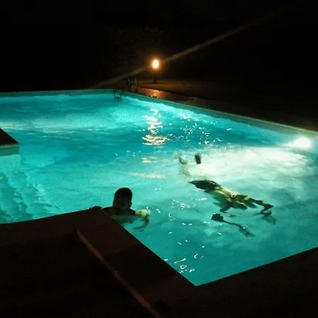 Agriturismo-r&b Corte Dei Gioghi مزرعة للإقامة فيرّارا
