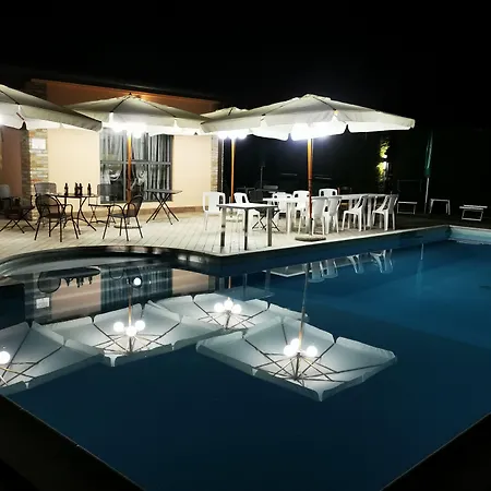 Agriturismo-r&b Corte Dei Gioghi مزرعة للإقامة فيرّارا