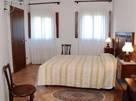 Agriturismo-r&b Corte Dei Gioghi مزرعة للإقامة *