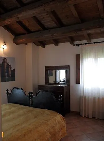 Agriturismo-r&b Corte Dei Gioghi مزرعة للإقامة فيرّارا